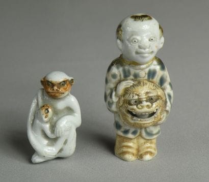 Deux netsuke en porcelaine
Japon
Le premier...