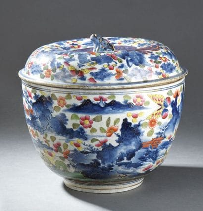 Grand pot couvert en porcelaine bleu blanc...