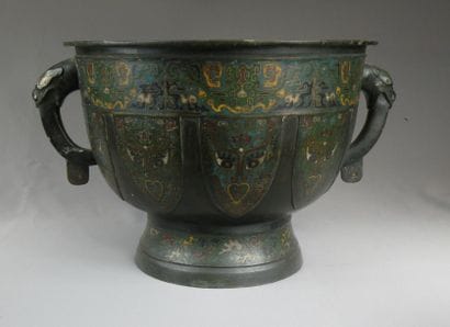 Grand brûle-parfum en bronze et émaux champlevés
Japon,...