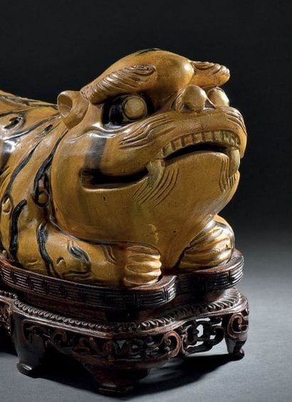 Oreiller en céramique émaillée jaune et noire
Chine,...