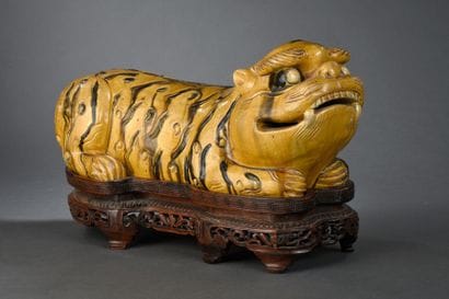 Oreiller en céramique émaillée jaune et noire
Chine,...
