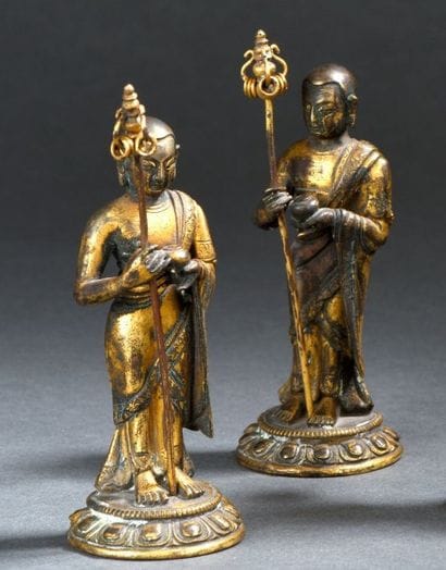 Deux statuettes de moines en bronze doré.
Tibet,...