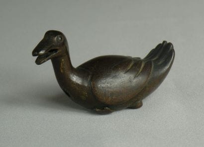 Petite verseuse à eau en bronze
Chine, XIXe...
