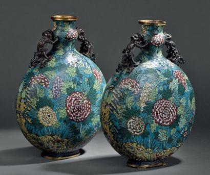 Paire de grandes gourdes en bronze doré et...