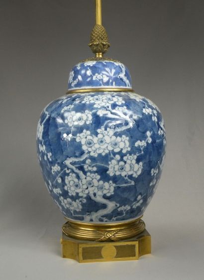 Pot à gingembre couvert en porcelaine bleu...