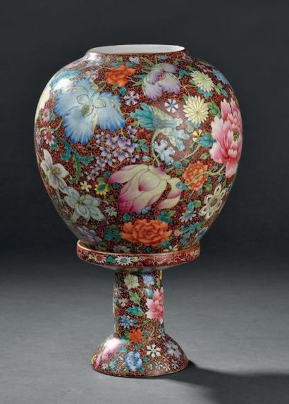 Lanterne en porcelaine polychrome montée...