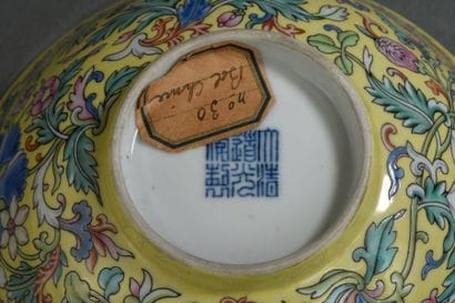 Bol en porcelaine de la famille rose
Chine,...