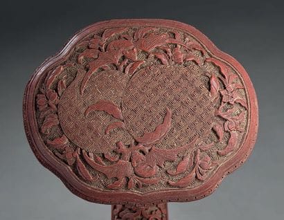 Sceptre ruyi en laque rouge sculptée
Chine,...