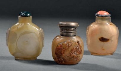 Trois tabatières en agate
Chine
La première...