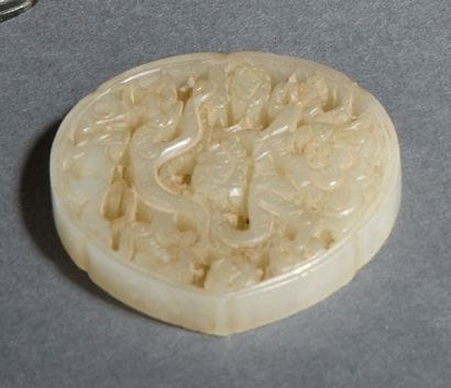 Pendentif en jade
Chine
En forme de pêche,...