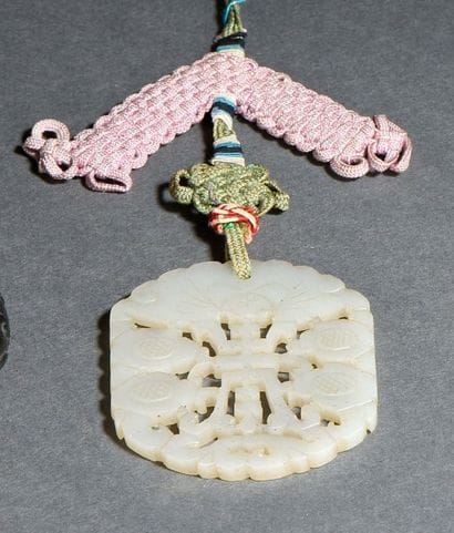 Pendentif en jade céladon
Chine, fin du XIXe-début...