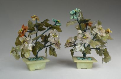 Deux arbres miniatures en pierre dure et...