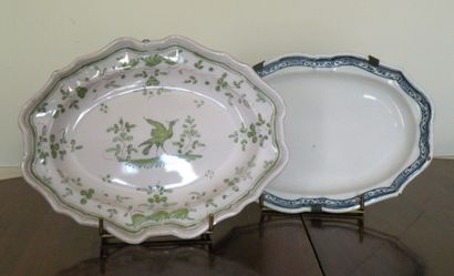 Deux plats en faïence de Moustier du XVIIIe...