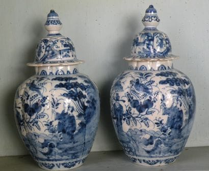 DELFT
paire de potiches couvertes à fond...