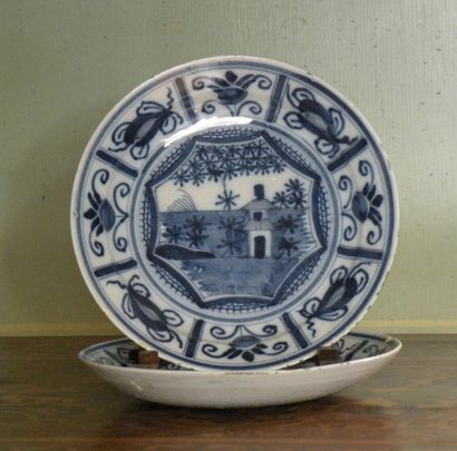 DELFT
paire d'assiettes en faïence (éclats)

Fin...