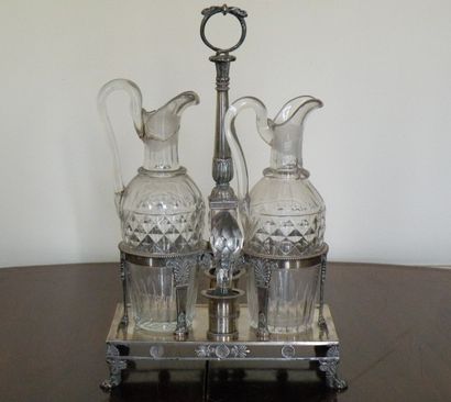 Huilier vinaigrier en argent.

Poinçon 1819...