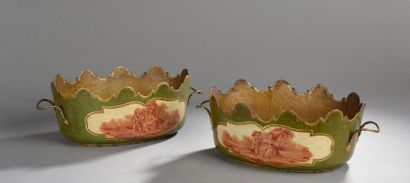Paire de verrières en tôle laquée à décor...