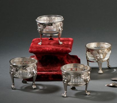 Suite de quatre salières en argent, poinçon

Premier...