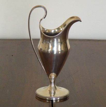 Petit pot à lait en argent anglais.



