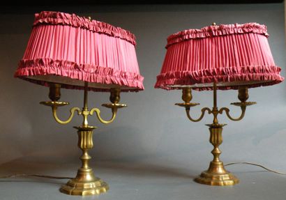 Paire de lampes bouillote en bronze ciselé

et...