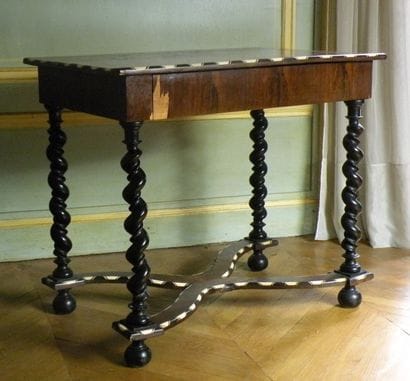 Table dite hollandaise en marqueterie, montants...