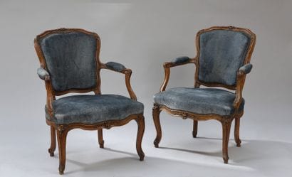 Paire de fauteuils cabriolet d'époque Louis...