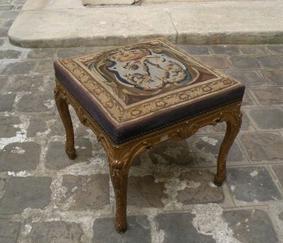 Tabouret en bois sculpté et doré d'époque...