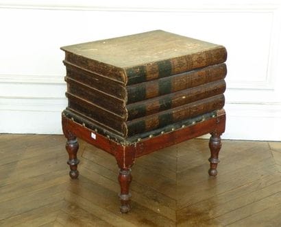 Siège d'aisance en forme de tabouret à pile...