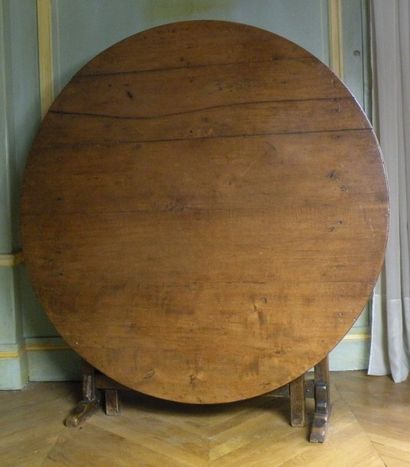 Table en noyer dite de vigneron, XIXe siècle.

D....