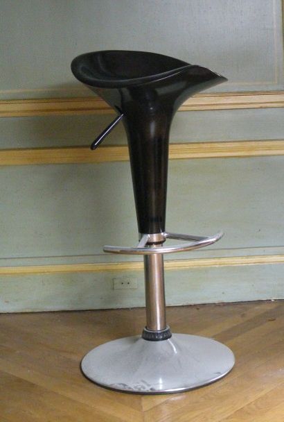 Tabouret de bar en plastique vers 1980.

H....