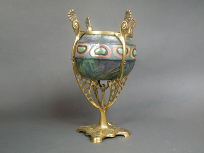 VIENNE, 1900

Vase en céramique à décor de...