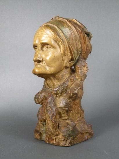 MICH (XXe siècle)

Vieille femme 
Buste en...