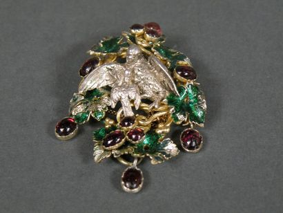 Broche en argent en partie émaillée vert...