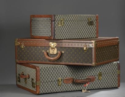 VUITTON - Valise rigide en toile enduite...