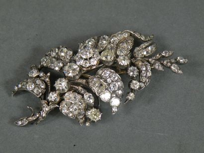 Belle broche bouquet, vers 1830
Pavée de...