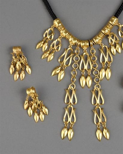 Parure comprenant un collier draperie et...