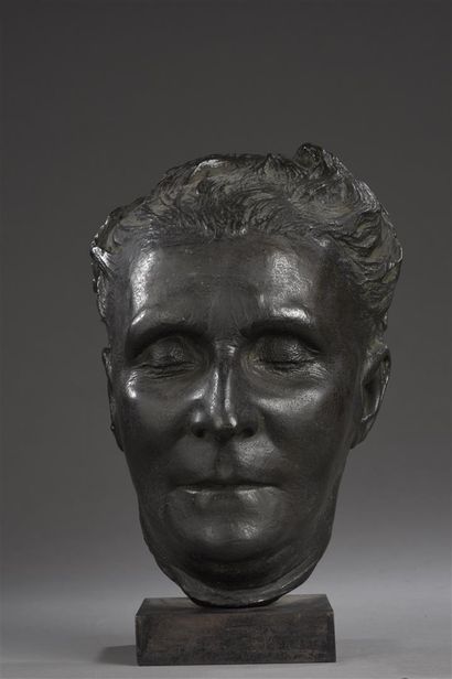 École française du XXe siècle
Masque mortuaire
Bronze...