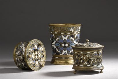 Ensemble de trois objets en bronze doré et...