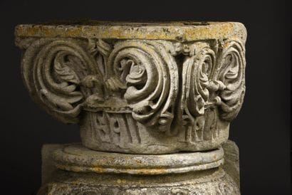 Chapiteau d'applique et base de colonne en...