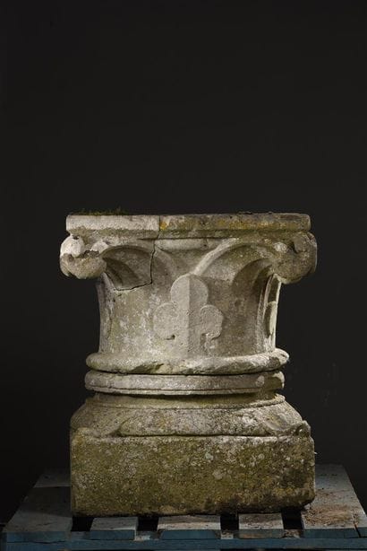 Chapiteau d'applique et base de colonne,...