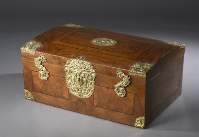 Coffret en placage et filet marqueté, d'époque...