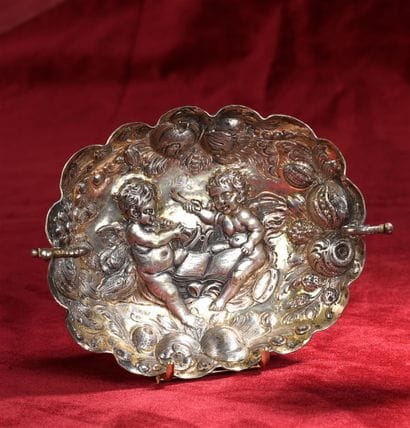 Coupe en argent polylobé, travail d'Europe...