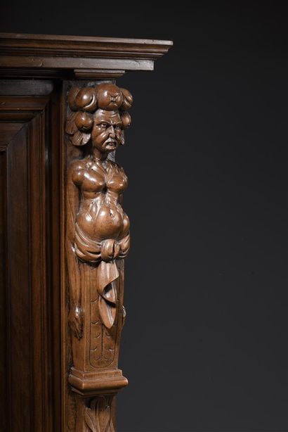 Armoire en deux corps, Val de Loire, XVIIe...