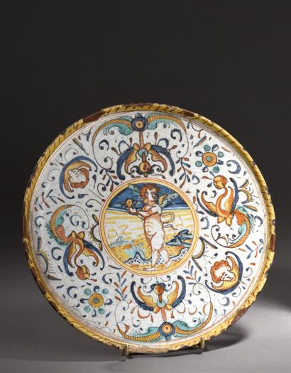 Plateau tazza sur piédouche, Deruta, XVIIe...