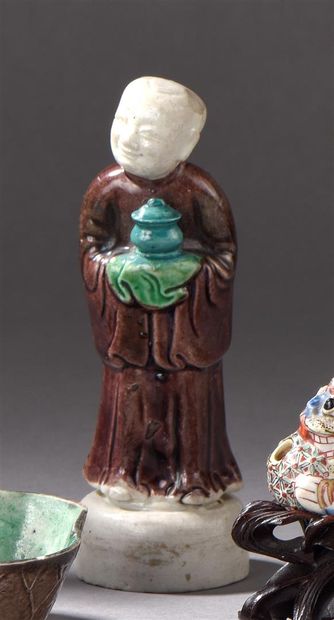 Statuette de luhoan en céramique émaillée...