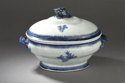 Terrine couverte en porcelaine bleu blanc
Chine,...