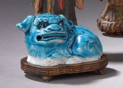 Statuette de chien de fô en porcelaine turquoise
Chine,...