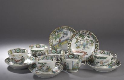 Partie de service à thé en porcelaine de...