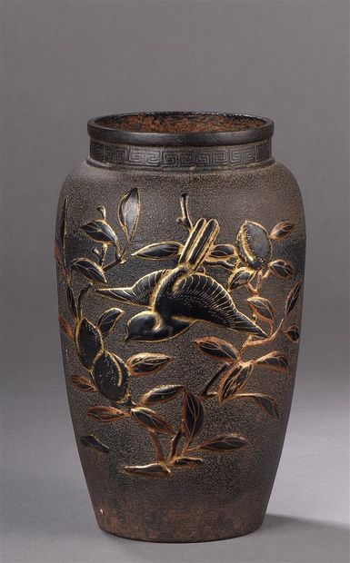 Vase en fonte laquée
Japon, XXe siècle
De...