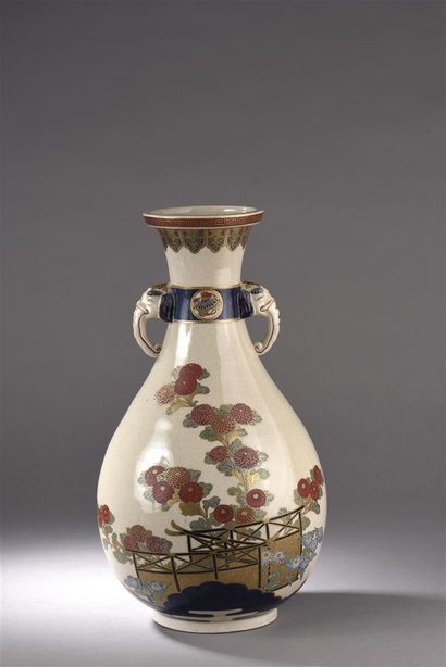 Grand vase en faïence Satsuma
Japon, époque...